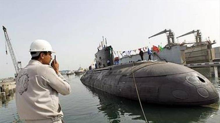 Marinha iraniana reabastece submarinos movidos a diesel Fateh e fragata Sekhend