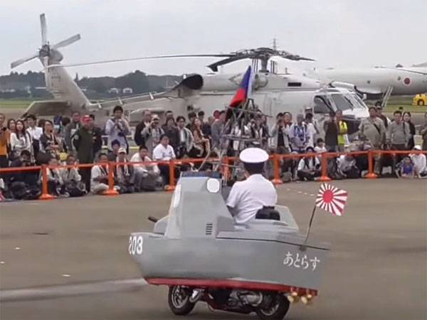 日本海军游行：海军摩托车