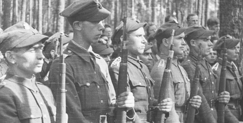 “克拉约瓦军队”如何帮助希特勒与苏联作战