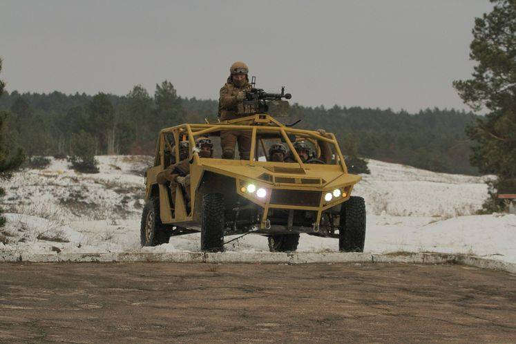 I volontari "National Corps" hanno sviluppato per il buggy militare APU