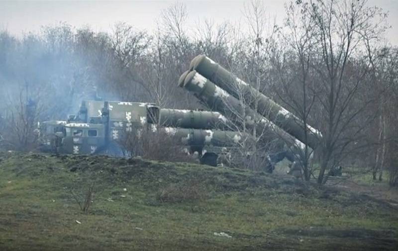 A Ucrânia realizou exercícios usando sistemas de mísseis de defesa aérea S-300 na área de Mariupol