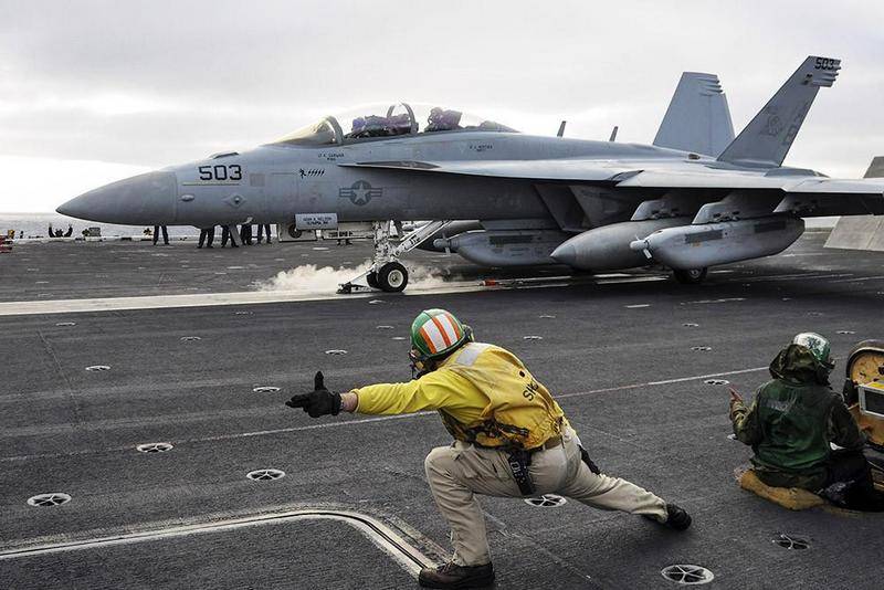 In den USA kündigte ein Rückgang der Kampfbereitschaft der Marine und des ILC an