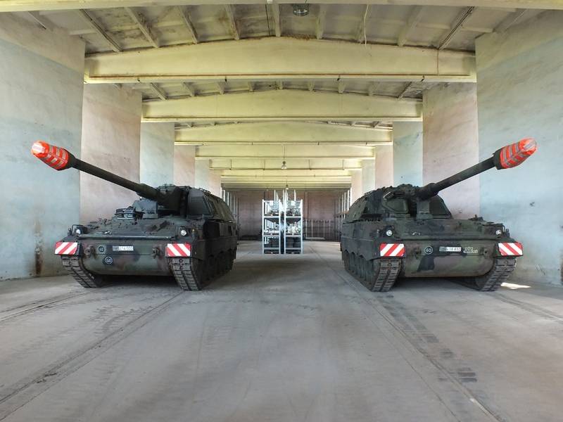 Lithuania received two self-propelled howitzers PzH2000