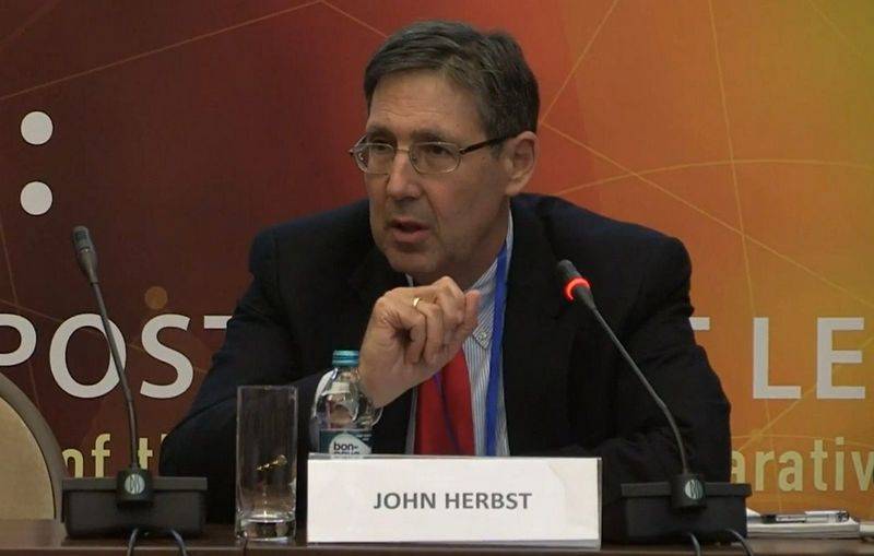 जॉन हर्बस्ट: प्रतिबंधों का उद्देश्य रूस को एक मजबूत सेना और नौसेना से वंचित करना है