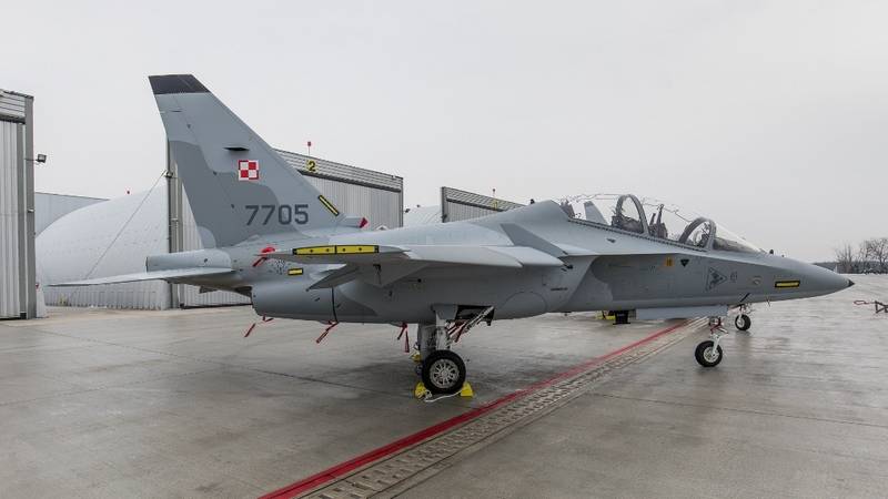 L'armée de l'air polonaise reconstituée avec l'avion d'entraînement au combat italien M-346