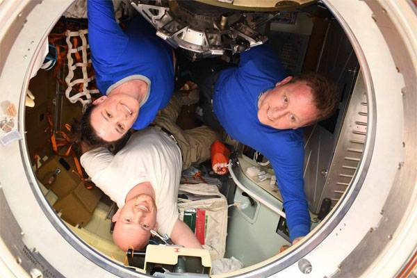 Космонавты доставили на Землю образцы герметика и защиты «Союза МС-09»