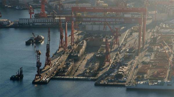 At the shipyard Dalian 4 are built immediately analogue of American destroyers with Aegis - 052DG