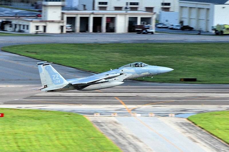 Два F-15 Eagle одновременно аварийно сели на одну ВПП в Японии