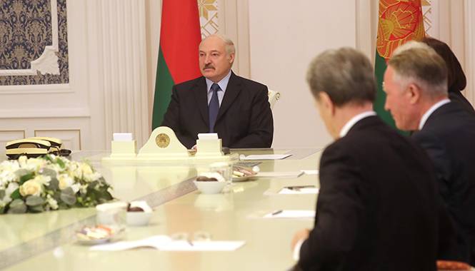 Лукашенко ответил на упрёки в "заправке украинских танков"