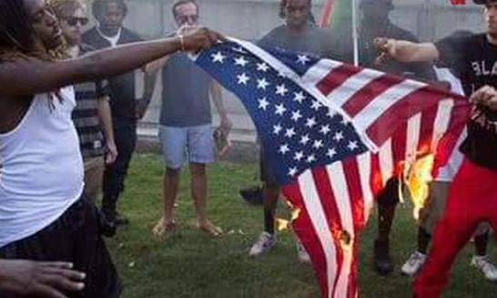 Жители Гаити попросили помощи у России и сожгли флаг США