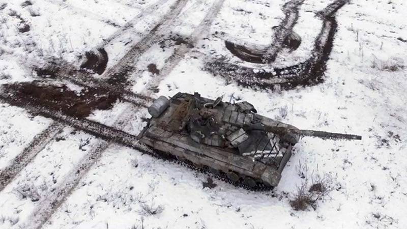 ウクライナは訓練場の一つで大規模な戦車演習を実施