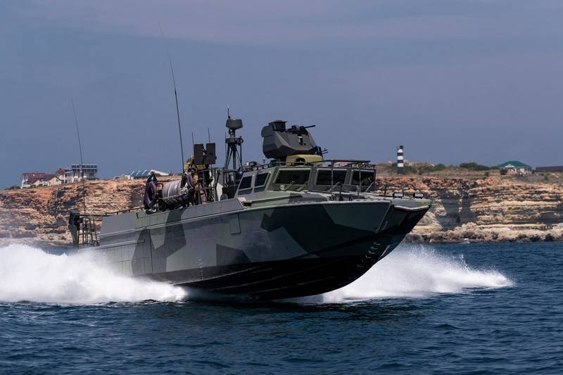 Росгвардия получила два новых катера "БК-16" для работы в Керченском проливе