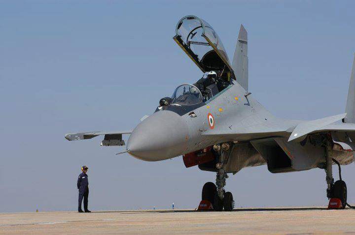 India announced that su-30 was hit by one missile AIM-120 AMRAAM
