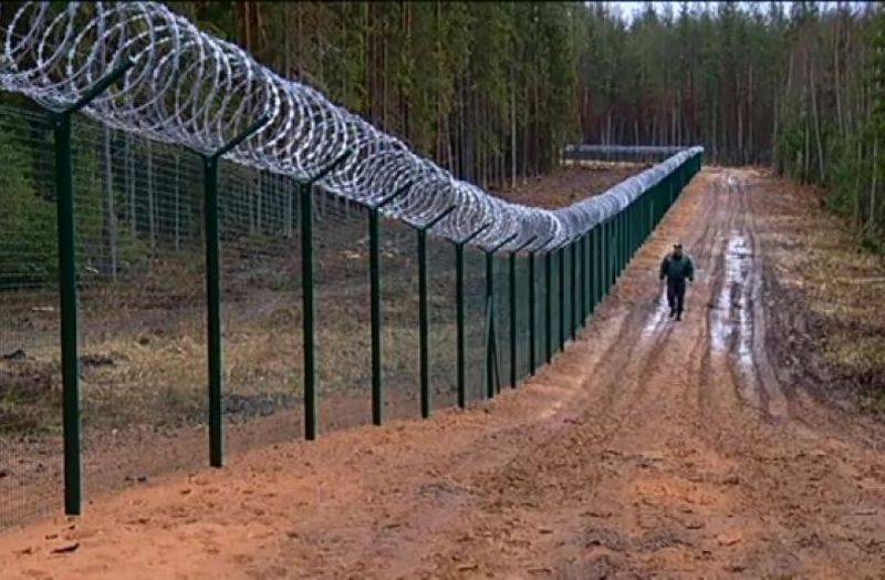 Латвия отгородилась от России забором с колючей проволокой