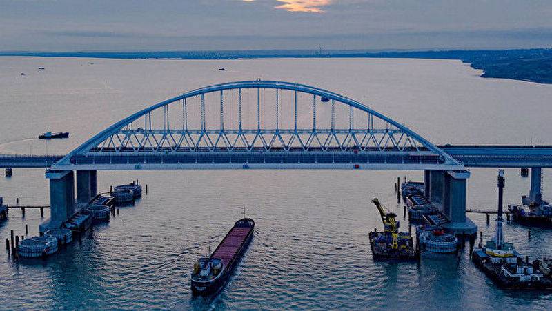 ウクライナのキエフでの経済的損失で告発されたクリミア橋