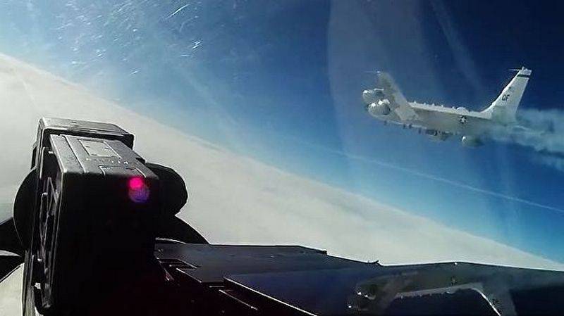Пентагон не согласен, что В-52 от российской границы отогнал Су-27