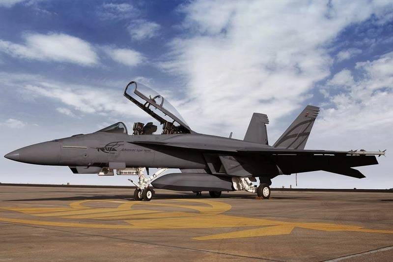 La US Navy acquista F / A-18 Super Hornet Block III invece di F-35C Lightning II