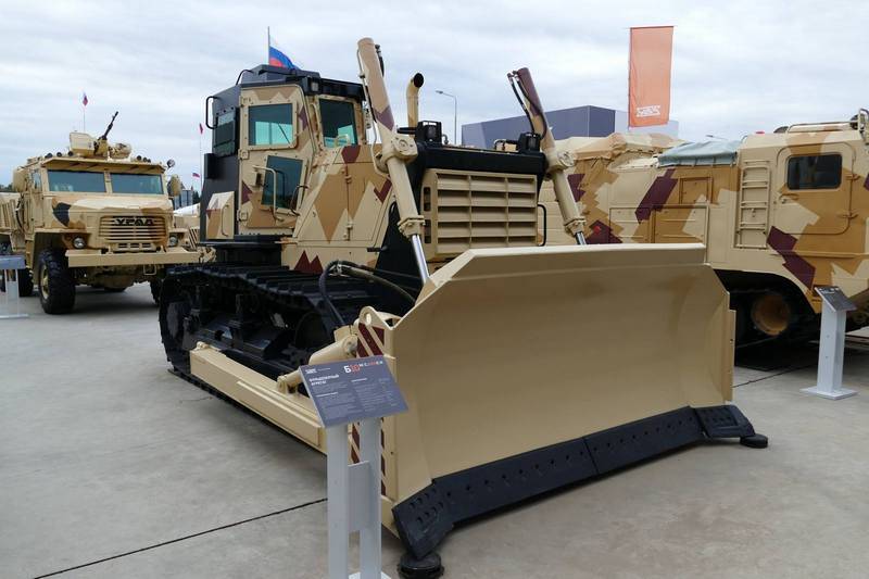 Северные бригады получили на вооружение арктические бульдозеры