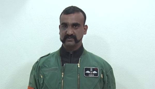 Indisk pilot avbröt att vara "sjukskriven" och gick till skvadronen
