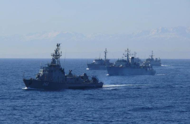 Navele grupului naval permanent NATO au intrat în Marea Neagră