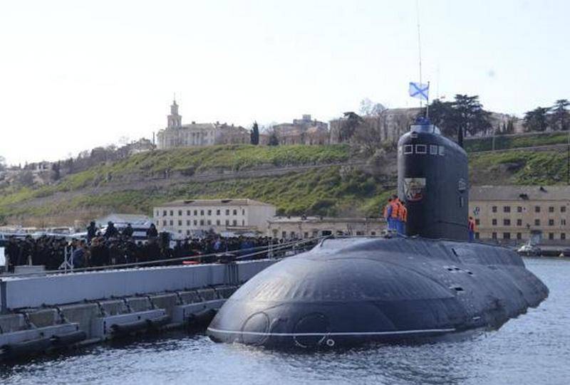 DEPL Black Sea Fleet "Veliky Novgorod" del proyecto 636.3 llegó por primera vez a Sebastopol