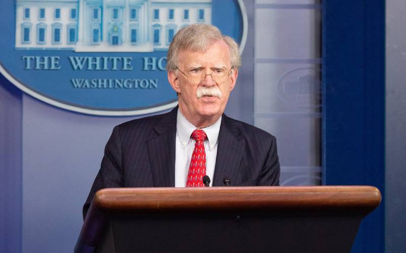 Болтон: США жестко ответят на попытки помешать Гуаидо вернуться в страну