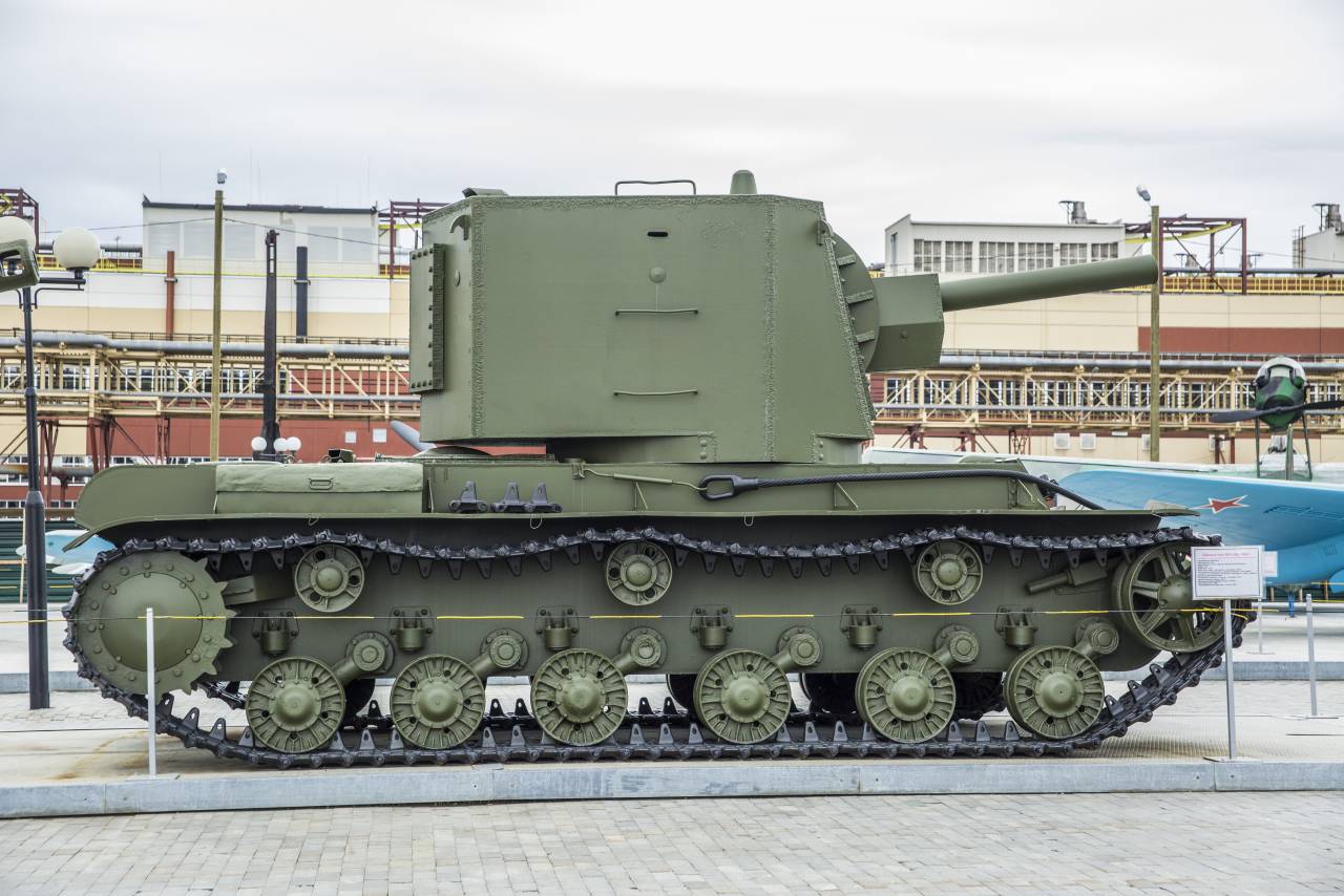 Первый тяжелый танк. Тяжелый танк кв-1с. Т-100 тяжёлый танк России. Кв 32 танк.