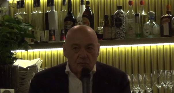 Познер на фоне зарубежного элитного алкоголя высказался о национальной идее