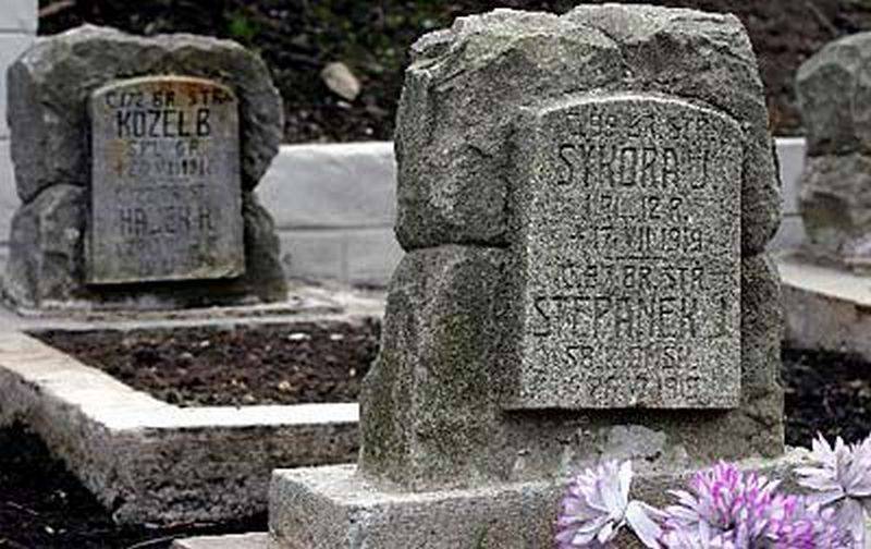 Чехия отказалась переводить РФ средства на поддержание воинских захоронений