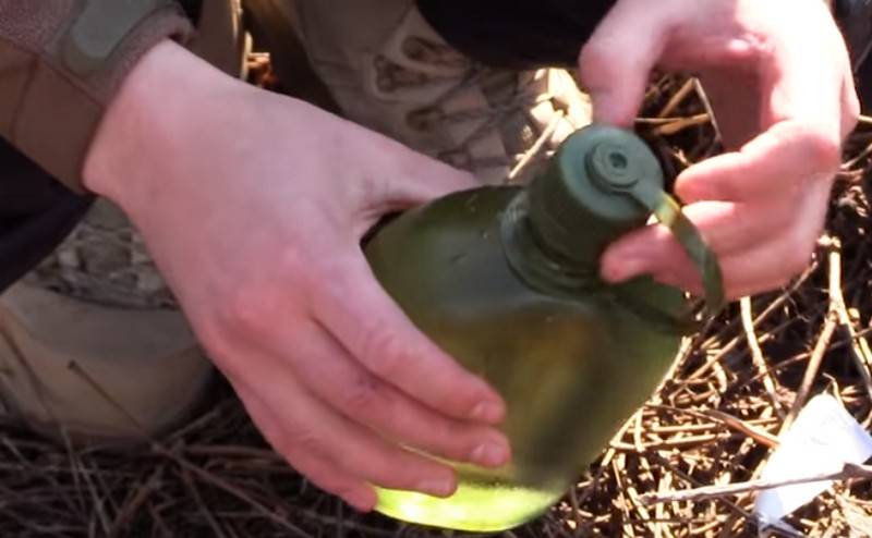 우크라이나 국방부는 우크라이나의 무장 세력을 플라스틱 플라스크와 수화기로 전환한다고 발표했다.