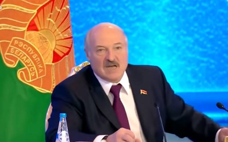 Лукашенко обвинил Россию в наглости и "выкручивании рук"