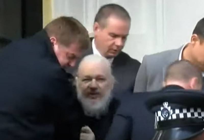 Полиция Лондона арестовала основателя WikiLeaks Джулиана Ассанжа