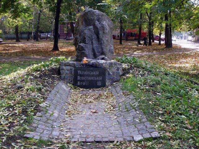 Note dello scarafaggio del Colorado. Gopnik, Semki e vista russa dell'Ucraina