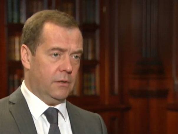 Медведев вводит запрет на поставки нефти на Украину
