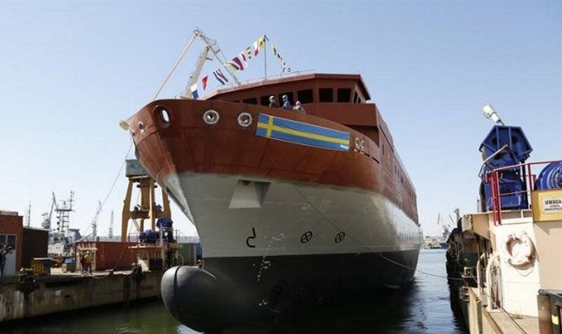 В Польше спустили на воду корабль разведки для ВМС Швеции
