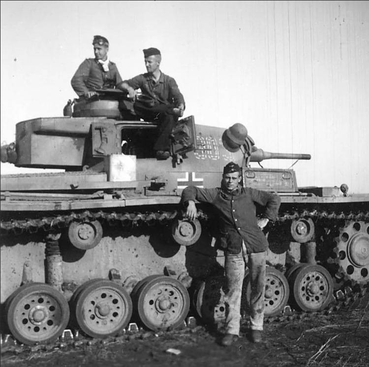 Miksi T-34 hävisi PzKpfw III:lle, mutta voitti Tigersin ja Panthersin. Panssarijoukon elvyttäminen