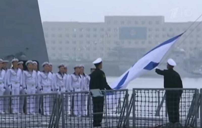 Фрегат ВМФ РФ "Адмирал Горшков" возглавил парадный строй в Циндао