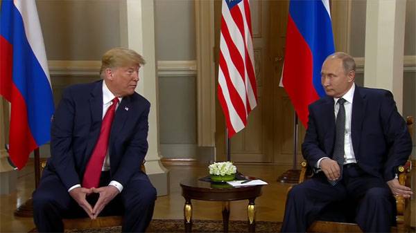 Oponentes de Trump criticaram o presidente dos EUA por ligar para Putin