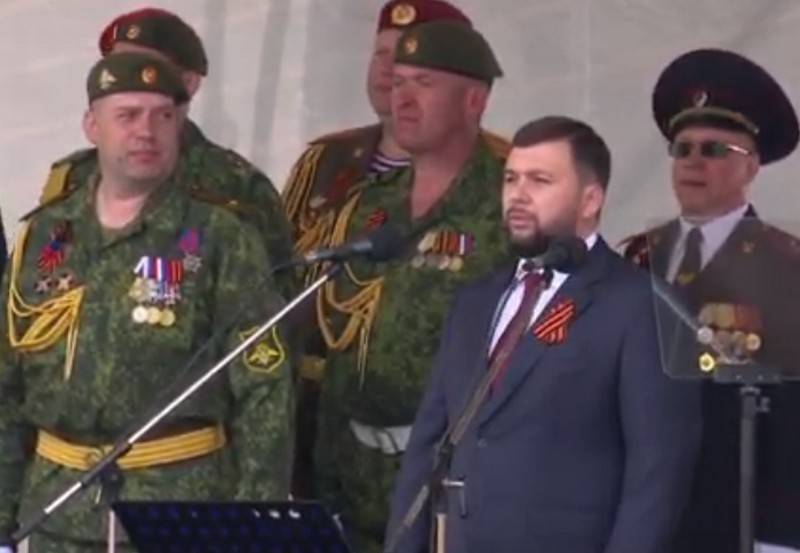 In Donezk fand eine Parade zu Ehren des 74-Jahrestages des Sieges im Großen Vaterländischen Krieg statt