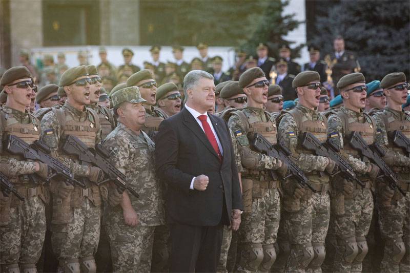 Poroshenko ha detto che in 5 anni ha trasformato l'esercito in uno dei più forti d'Europa