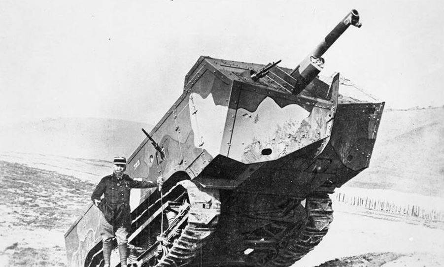 Сен шамон танк. Сен-Шамон танк первой мировой. Saint Chamond танк первой мировой войны. Французский танк сен Шамон. "Сен-Шамон" ("Saint-Chamond", h-16).