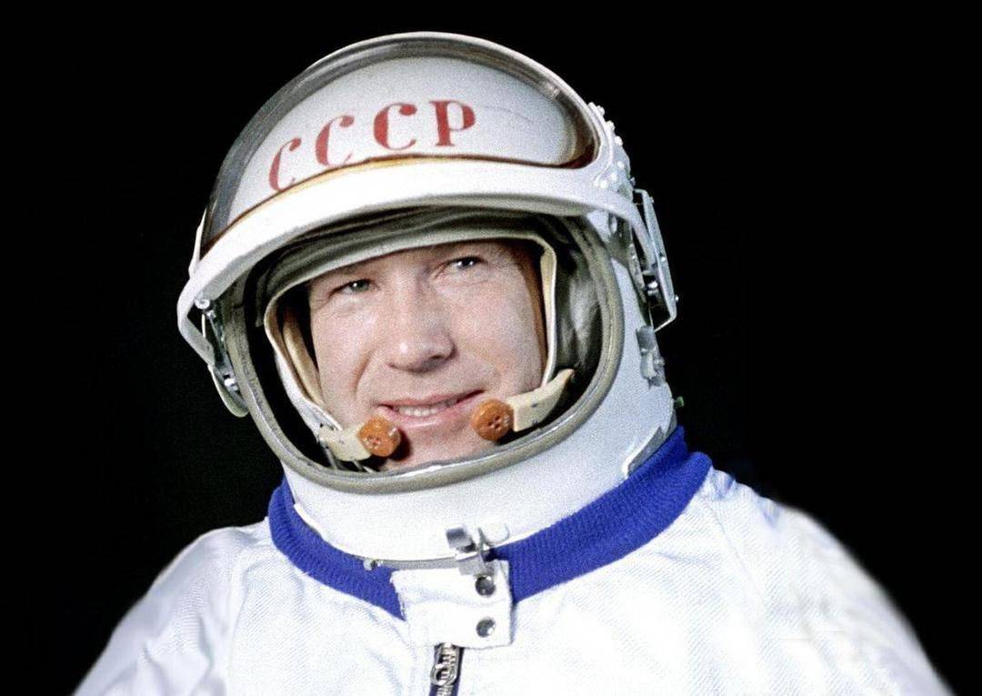 Человек в открытом космосе. 85 лет Алексею Леонову