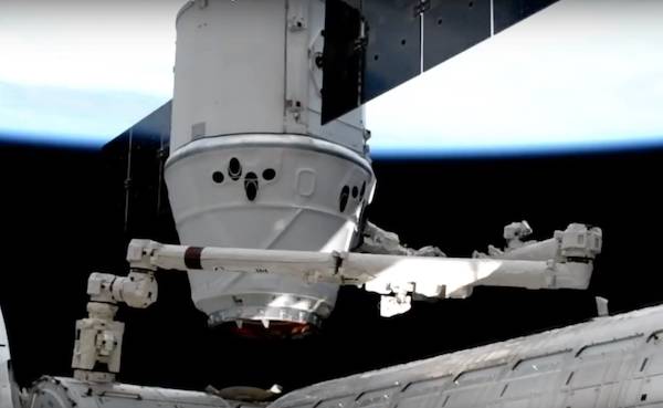 La nave espacial de carga estadounidense Cargo Dragon cayó con éxito