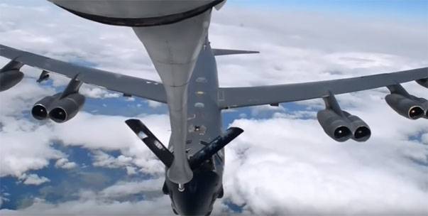 F-35 и F-16 ВВС Италии прикрыли "стратег" ВВС США при имитации дозаправки