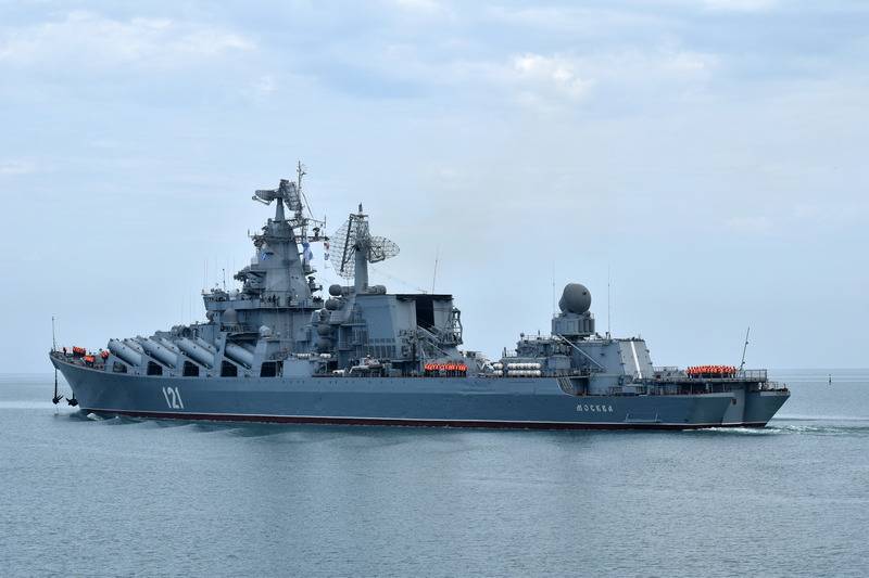 Флагман Черноморского флота крейсер "Москва" вышел на ходовые испытания