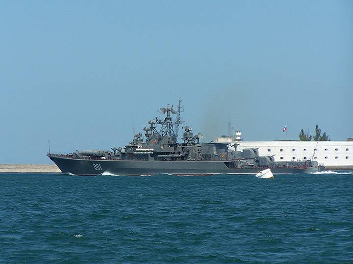 護衛の下で海賊。 対外諜報機関の「黒」作戦に対するロシア海軍