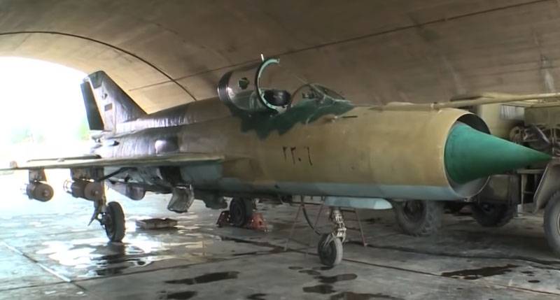 ВВС Сирии продолжают бомбардировки позиций боевиков в Хаме и Идлибе