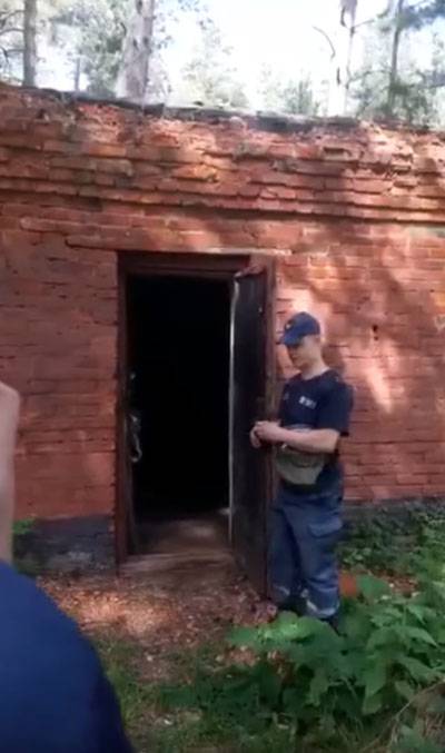 Сеть насмешили кадры обращения с гранатой инструктора ГС ЧС Украины