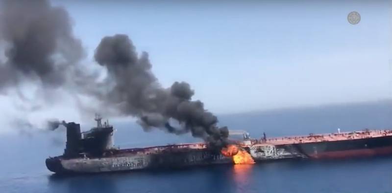 伊朗人从在阿曼湾袭击的加油机11救出俄罗斯人