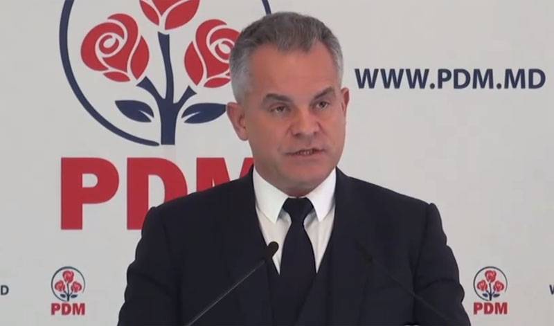 Moldovan presidentin päävastustaja, oligarkki Plahotniuc lähti maasta
